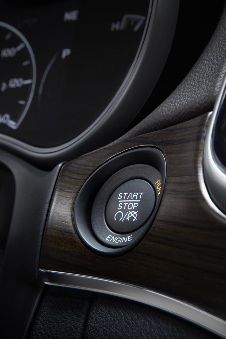  Jeep Grand Cherokee Limited 2014 года  (фото 2 из 44)
